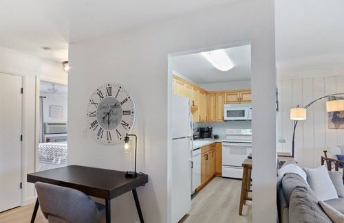 Lake Geneva Condo | Cozy Lake Geneva Condo | Amenities | WiFi