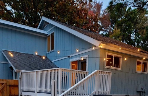 Olivia Cottage | Cozy lake & golf course retreat