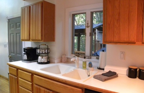 Fair Play Cabin | Cozy Lake Hartwell Cabin, 25 minutes to Clemson, No cleaning fee!