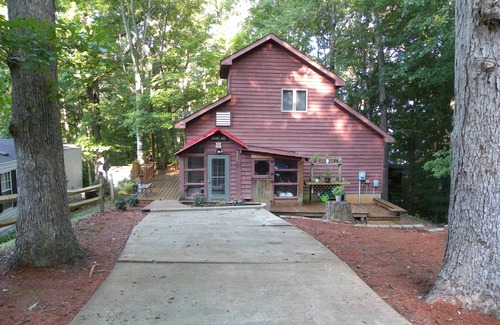 Fair Play Cabin | Cozy Lake Hartwell Cabin, 25 minutes to Clemson, No cleaning fee!