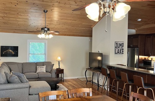 Lavonia House | Cozy Lake Hartwell Cabin - Beautiful dock views! Bring your boat and your pet!