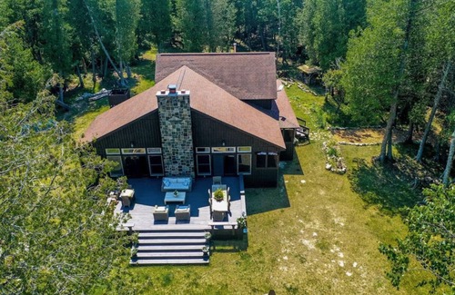Kincheloe House | Cozy Lake Home Located on Marquette Island Surrounded by Water Beautiful Sunsets