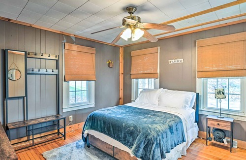 Lake Luzerne-Hadley House | Cozy Lake Luzerne Getaway w/Fire Pit!