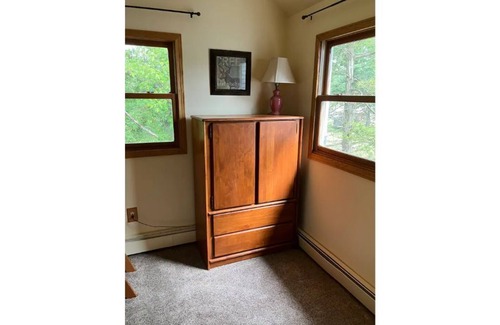 Oxford House | Cozy lake view home-family friendly