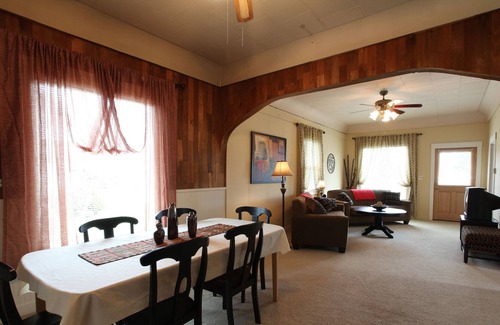Lake Stevens House | Cozy Lake-View Home with Xfinity Cable and Wi-Fi, HDTV, Washer/Dryer