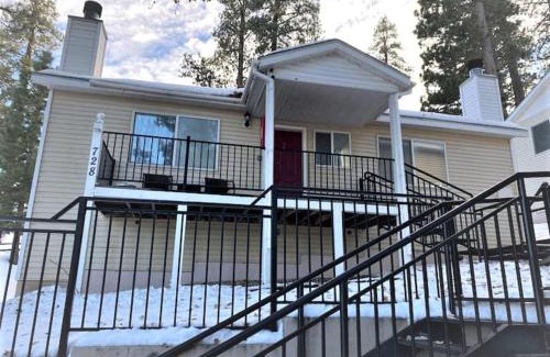 The Village Apartment | Cozy Lake-View Lodge Near Village