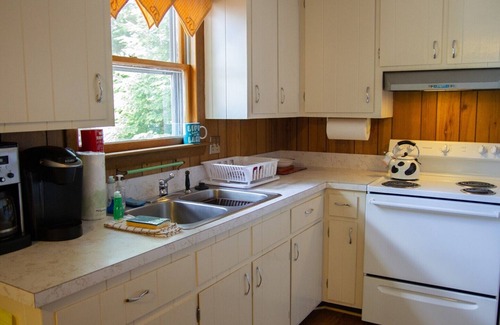 Meredith Cottage | Cozy Lake Winnisquam retreat for 6 with dock and swimming