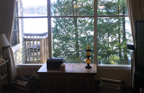 Bala Cottage | Cozy Lakefront Cottage in the heart of Muskoka