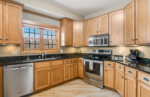 Three Lakes Condo | Cozy lakefront condo with balcony, fireplace, AC, indoor pool, gym, & hot tubs