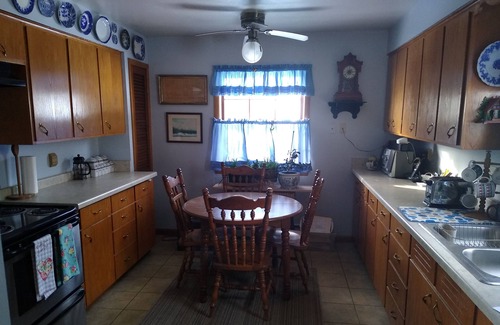 Neenah Cottage | Cozy Lakefront Cottage Conviently Located Near Fox Cities