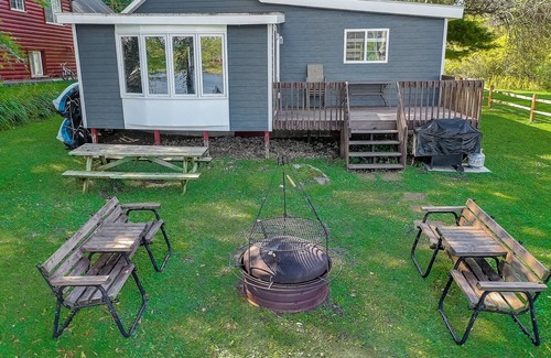 Town of Westfield Cabin | Cozy Lakefront Cottage