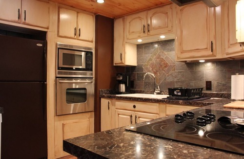Mirror Lake House | Cozy Lakefront Getaway 2BR/1BA on Mirror Lake, 1 mile from town