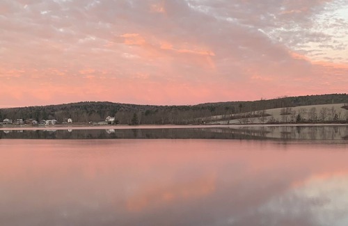 Wells Cabin | Cozy lakefront getaway in the beautiful Green Mountains