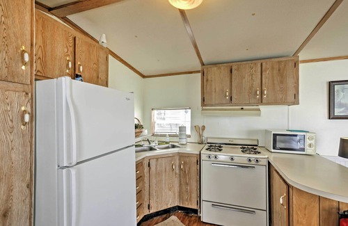 Silver Springs Cabin | Cozy Lakefront Home in Ocala w/Deck, Grill + A/C!