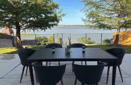 Grand Prairie House | Cozy Lakefront Home with Private Dock, Grill, & Stunning Views– Near AT&T