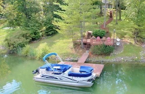 Athens House | Cozy Lakefront Home in Athens