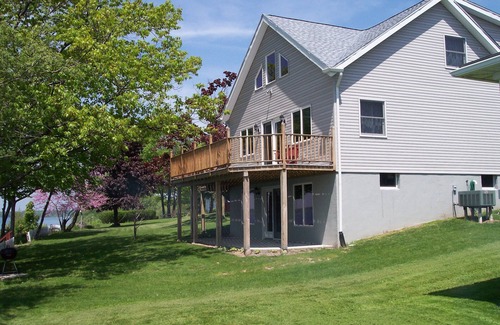 Geneva House | Cozy Lakefront Home on Seneca Lake