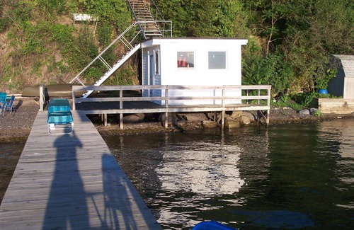 Geneva House | Cozy Lakefront Home on Seneca Lake