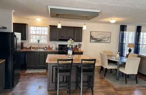 Troutman House | Cozy lakefront home on Lake Norman w/firepit, super close to hiking and a beach!