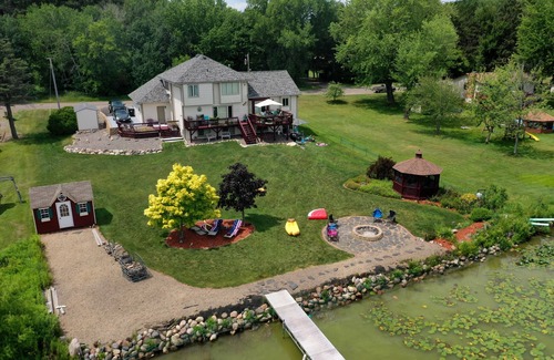 Isanti Apartment | Cozy Lakefront Retreat. Bring your boat or let me take you on mine! Great Rates!