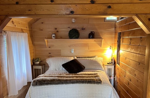 Rangeley Plantation Cabin | Cozy lakeside cabin