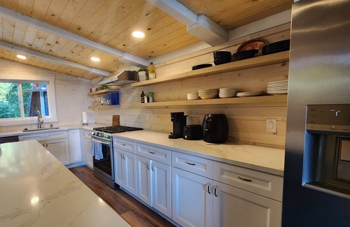 Bandon Cabin | Cozy lakeside cabin on Laurel Lake just outside Bandon Dunes. Pet friendly!