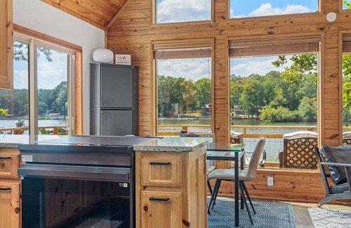 Jones Mills Cabin | Cozy Lakeside Cabin + Swim Dock + Kayak + Canoe