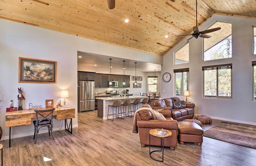 Lakeside Cottage | Cozy Lakeside Cabin w/Hammock, Deck & Grill!