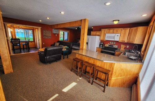 Bay Lake Condo | Cozy Lakeside Condo