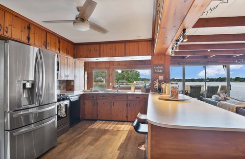 Rose Isle Cottage | Cozy lakeside cottage in the heart of Orlando.