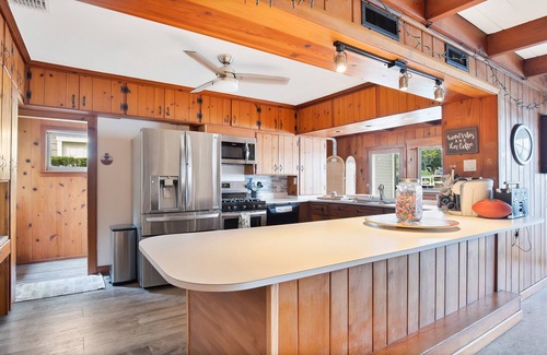 Rose Isle Cottage | Cozy lakeside cottage in the heart of Orlando.