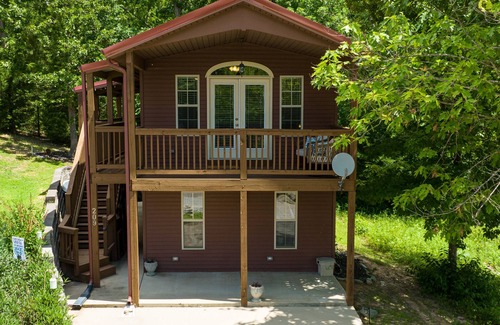 Gilbert Cabin | Cozy Lakeview Cabin in Quiet Cove