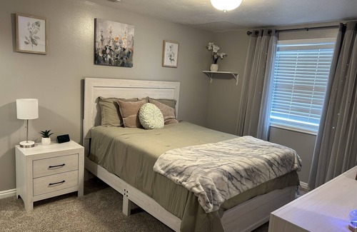 Ammon Bed & Breakfast | Cozy Large Basement Bed & Breakfast