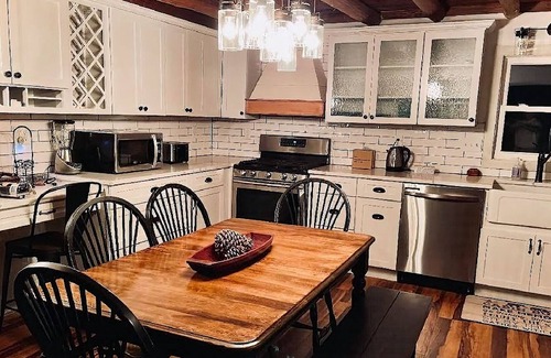 Lake George Cabin | Cozy Large Lakeside Cabin! Near West & Lake George