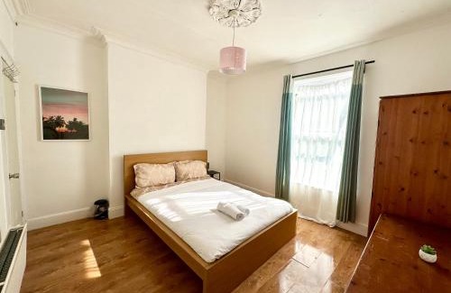 Saint Paul's House | Cozy Large Room near Bristol City Centre