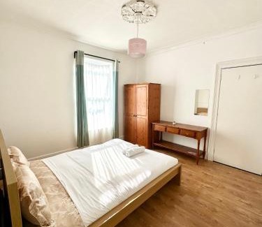 Saint Paul's House | Cozy Large Room near Bristol City Centre