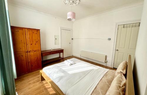 Saint Paul's House | Cozy Large Room near Bristol City Centre