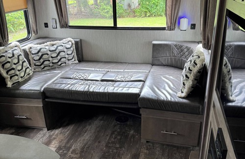 Alabama Grove Terrace House | Cozy, Large RV in Pleasant Fort Myers with AC, Free WiFi by Park and River