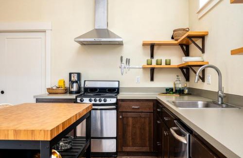 Kerns House | Cozy Laurelhurst Retreat