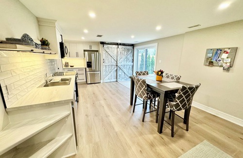 Collingwood House | Cozy Licensed Collingwood Suite & Spa – 1BR + Family Room Near Blue Mountain!