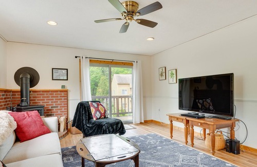 Lincoln Condo | Cozy Lincoln Condo w/ Seasonal Pool Access!