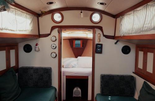 Lapa Boat Rental | Cozy Lisbon Marina Sleepaboard - Sail Away