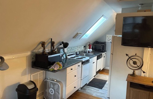 Oak Grove House | Cozy little space! Fully furnished! Come relax by the pool! 2 TV , CABLE/INT.