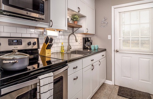Jefferson City Apartment | Cozy Living 5 Min to Cherokee Lake & C-N Univ