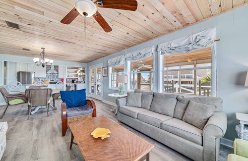 Surf Side Shores House | COZY LIVING ON THE BEACH!