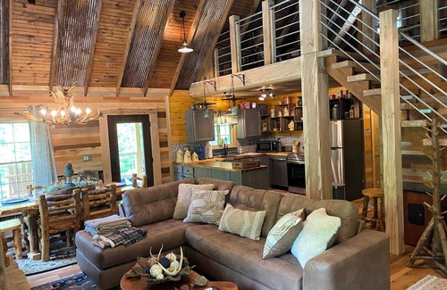 McArthur Cabin | Cozy Lodge Cabin on Highland Cow Farm: Hiking Trails, Hot Tub, Fire Pit, Games