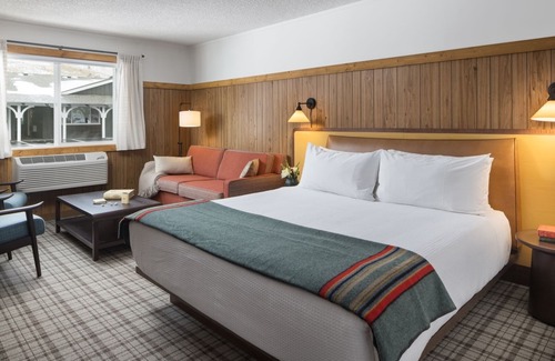 Karns Hillside Hotel | Cozy Lodge w/Heated Pool Near Jackson Hole Downtown - 3 Units