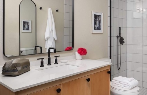 Karns Hillside Hotel | Cozy Lodge w/Heated Pool Near Jackson Hole Downtown - 3 Units