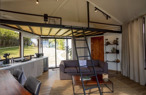 Pavas Cabin | Cozy Loft with big terras having a spectaculair view of San Jose