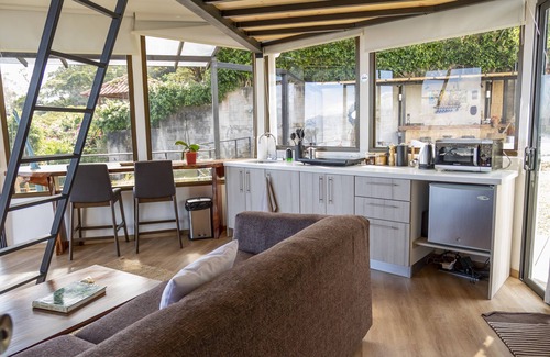 Pavas Cabin | Cozy Loft with big terras having a spectaculair view of San Jose